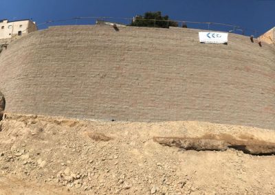 Construcción de muro de contención en la ladera norte de la calle Mequinenza